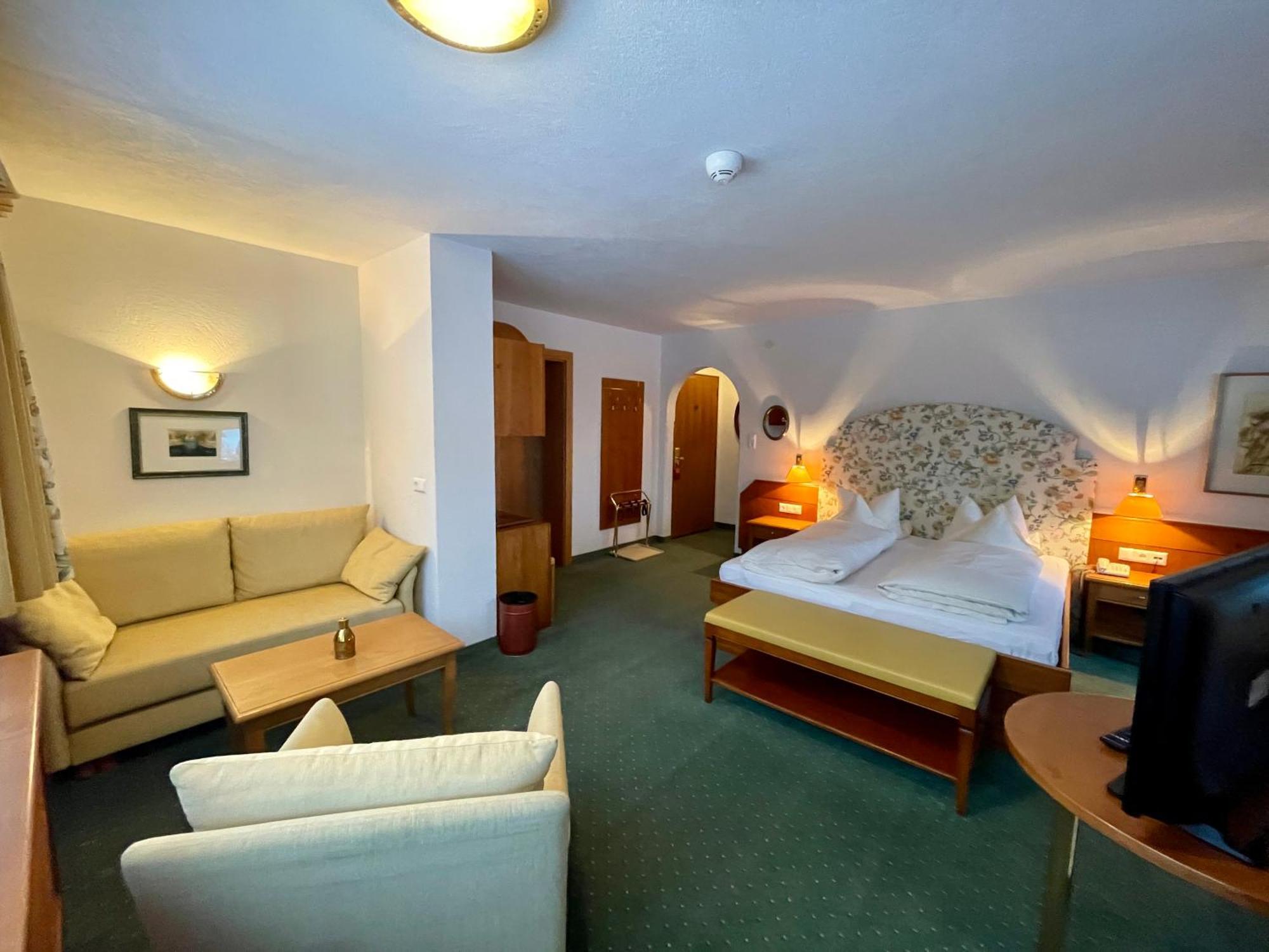 Hotel Garni Zerzer Serfaus Buitenkant foto